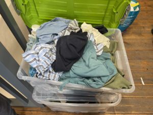 Kiste mit Altkleider